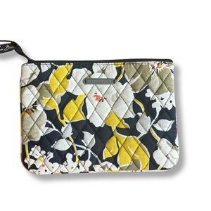 🌼 Vera Bradley “Dogwood” Quilted Cosmetic Pouch – 9” x 6.25” 🖤 (Retired Print)